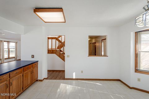 Tiny photo for 1237 Sutton Place, Perrysburg, OH 43551 (MLS # 10004186)