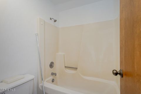 Tiny photo for 1237 Sutton Place, Perrysburg, OH 43551 (MLS # 10004186)