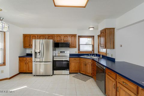 Tiny photo for 1237 Sutton Place, Perrysburg, OH 43551 (MLS # 10004186)