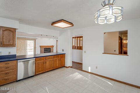 Tiny photo for 1237 Sutton Place, Perrysburg, OH 43551 (MLS # 10004186)