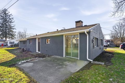 Tiny photo for 810 Mcconnell Street, Findlay, OH 45840 (MLS # 10004604)