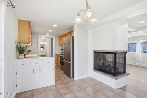 Tiny photo for 810 Mcconnell Street, Findlay, OH 45840 (MLS # 10004604)