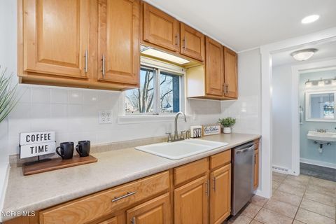 Tiny photo for 810 Mcconnell Street, Findlay, OH 45840 (MLS # 10004604)