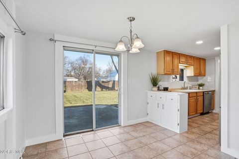 Tiny photo for 810 Mcconnell Street, Findlay, OH 45840 (MLS # 10004604)