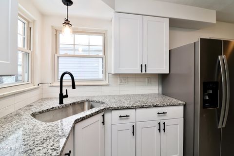 Tiny photo for 146 Jennings Road, Rossford, OH 43460 (MLS # 10005225)