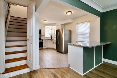 Tiny photo for 146 Jennings Road, Rossford, OH 43460 (MLS # 10005225)