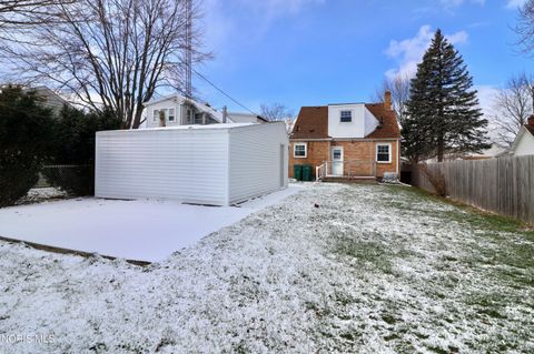Tiny photo for 146 Jennings Road, Rossford, OH 43460 (MLS # 10005225)