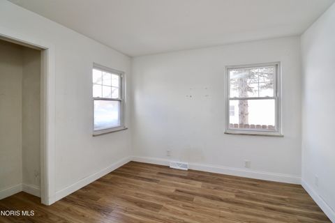 Tiny photo for 146 Jennings Road, Rossford, OH 43460 (MLS # 10005225)