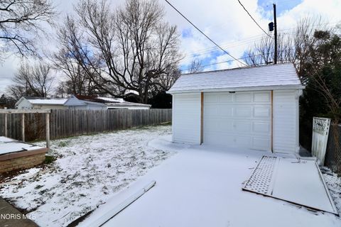 Tiny photo for 146 Jennings Road, Rossford, OH 43460 (MLS # 10005225)