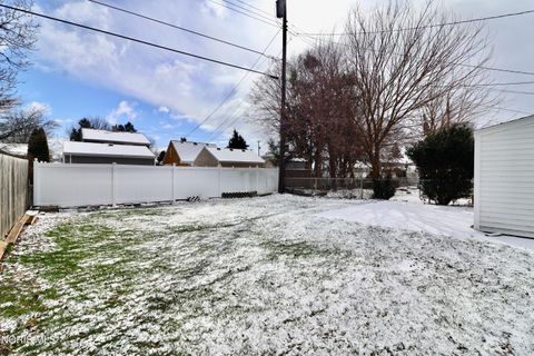 Tiny photo for 146 Jennings Road, Rossford, OH 43460 (MLS # 10005225)