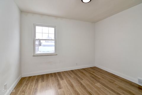 Tiny photo for 146 Jennings Road, Rossford, OH 43460 (MLS # 10005225)