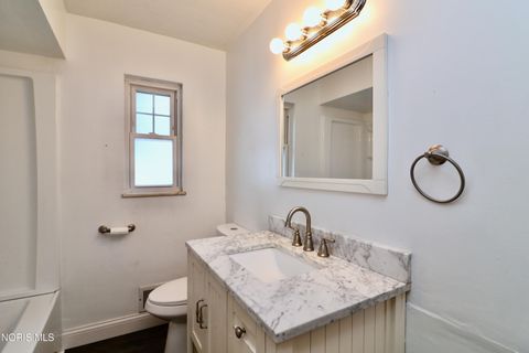 Tiny photo for 146 Jennings Road, Rossford, OH 43460 (MLS # 10005225)