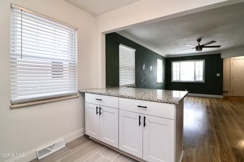 Tiny photo for 146 Jennings Road, Rossford, OH 43460 (MLS # 10005225)