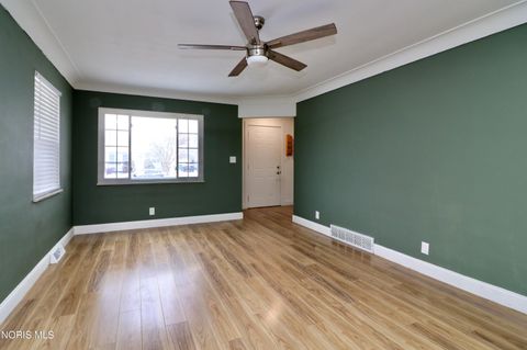 Tiny photo for 146 Jennings Road, Rossford, OH 43460 (MLS # 10005225)