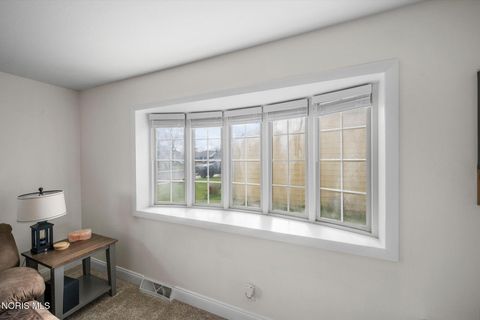 Tiny photo for 802 W Capistrano Avenue, Toledo, OH 43612 (MLS # 10006136)