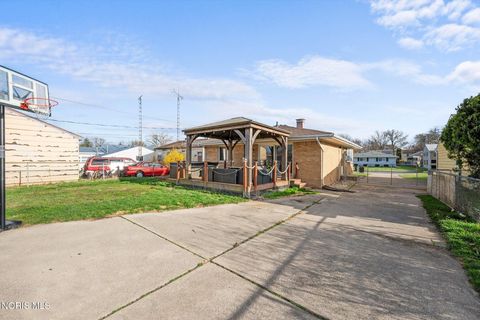 Tiny photo for 802 W Capistrano Avenue, Toledo, OH 43612 (MLS # 10006136)