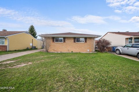 Tiny photo for 802 W Capistrano Avenue, Toledo, OH 43612 (MLS # 10006136)
