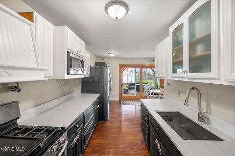 Tiny photo for 802 W Capistrano Avenue, Toledo, OH 43612 (MLS # 10006136)