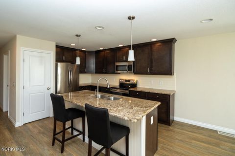 Tiny photo for 6908 Torrey Pine Court, Maumee, OH 43537 (MLS # 10010023)