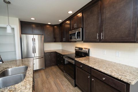 Tiny photo for 6908 Torrey Pine Court, Maumee, OH 43537 (MLS # 10010023)