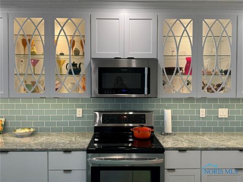 Tiny photo for 2212 N Carriage Lane #7, Port Clinton, OH 43452 (MLS # 10004533)