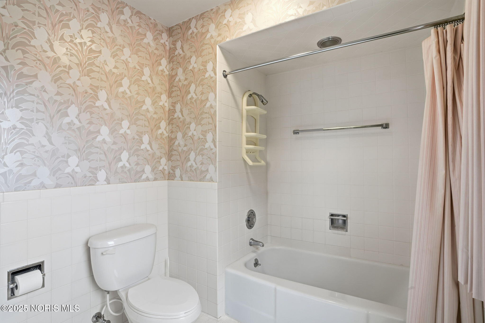 Findlay, Ohio 45840, United States, 5 Bedrooms Bedrooms, ,4 BathroomsBathrooms,Residential,Active,236562