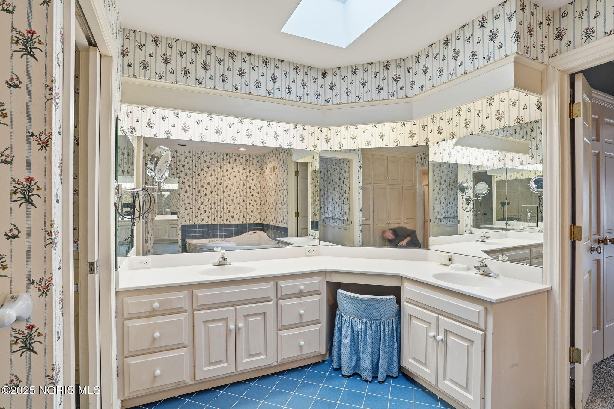 Findlay, Ohio 45840, United States, 5 Bedrooms Bedrooms, ,4 BathroomsBathrooms,Residential,Active,236562