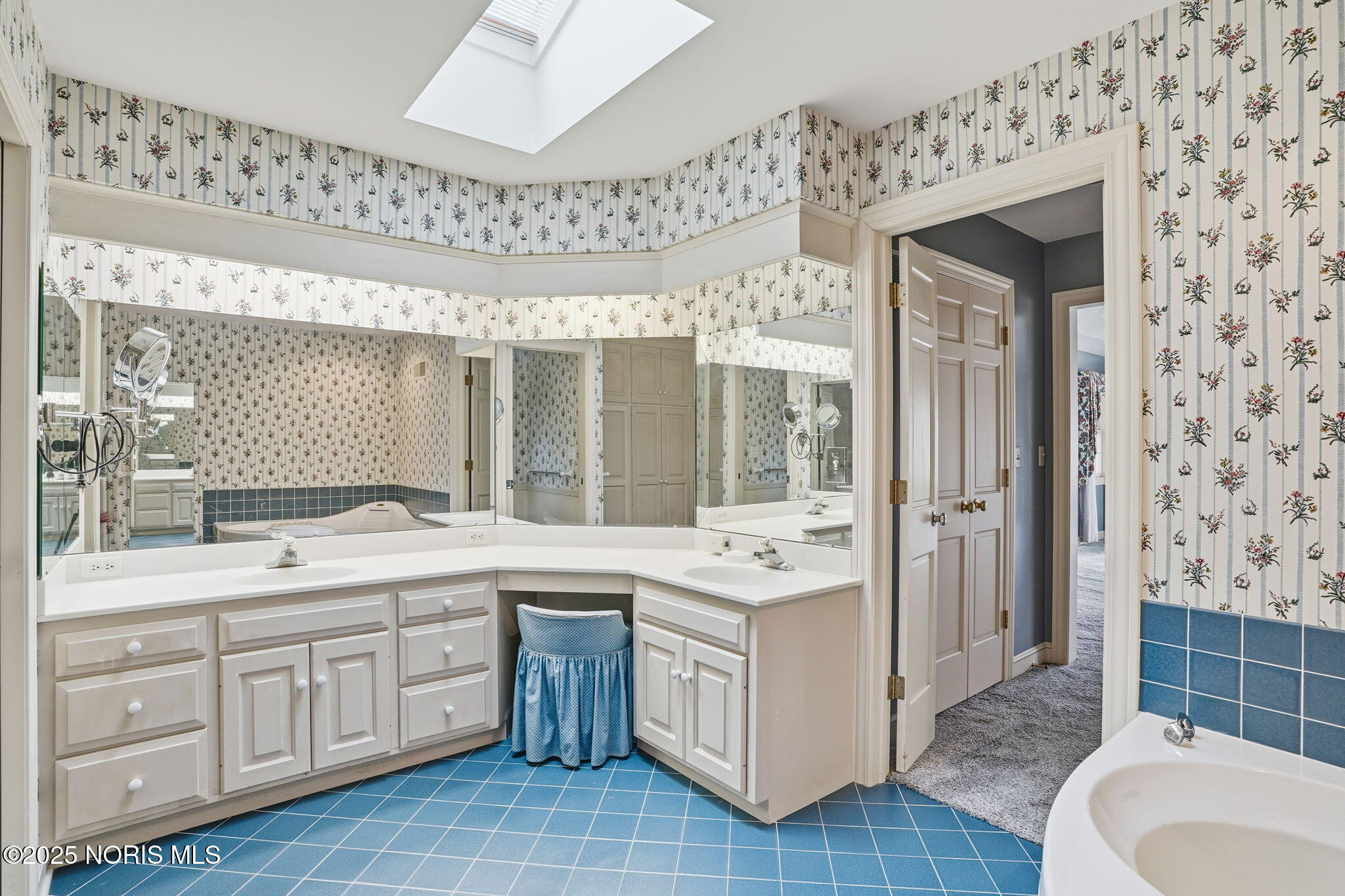 Findlay, Ohio 45840, United States, 5 Bedrooms Bedrooms, ,4 BathroomsBathrooms,Residential,Active,236562