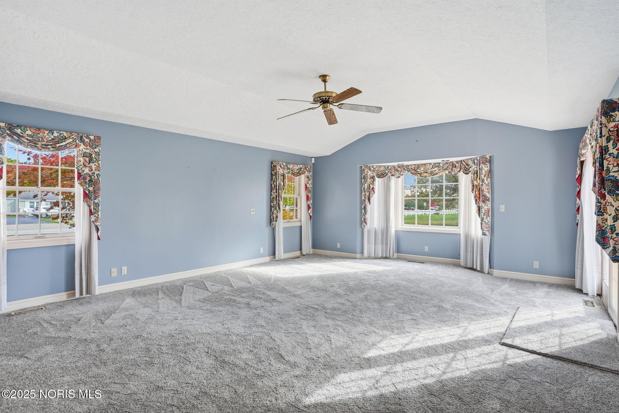 Findlay, Ohio 45840, United States, 5 Bedrooms Bedrooms, ,4 BathroomsBathrooms,Residential,Active,236562