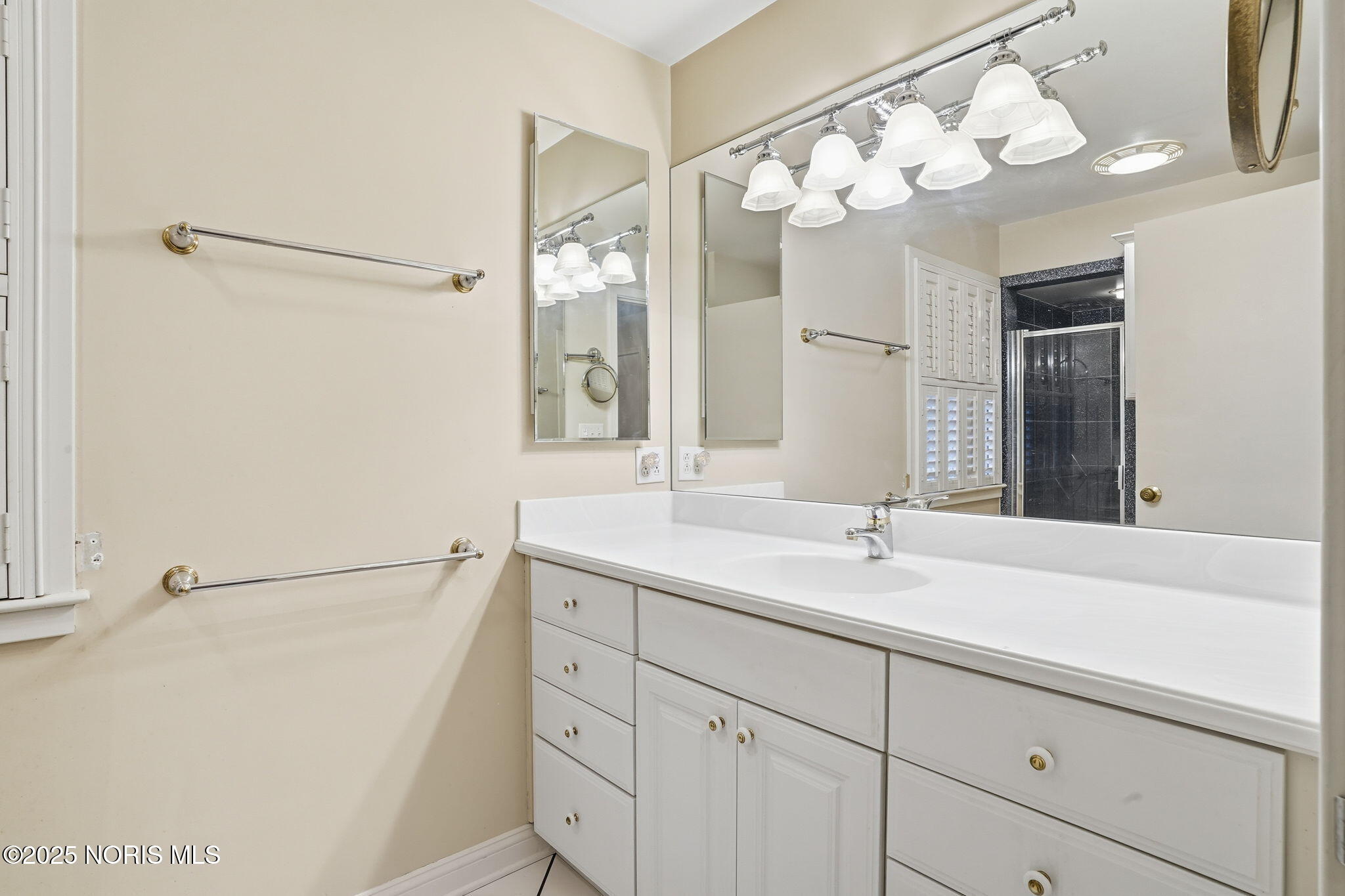 Findlay, Ohio 45840, United States, 5 Bedrooms Bedrooms, ,4 BathroomsBathrooms,Residential,Active,236562