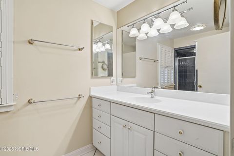 Tiny photo for 1527 South Court, Findlay, OH 45840 (MLS # 10000888)