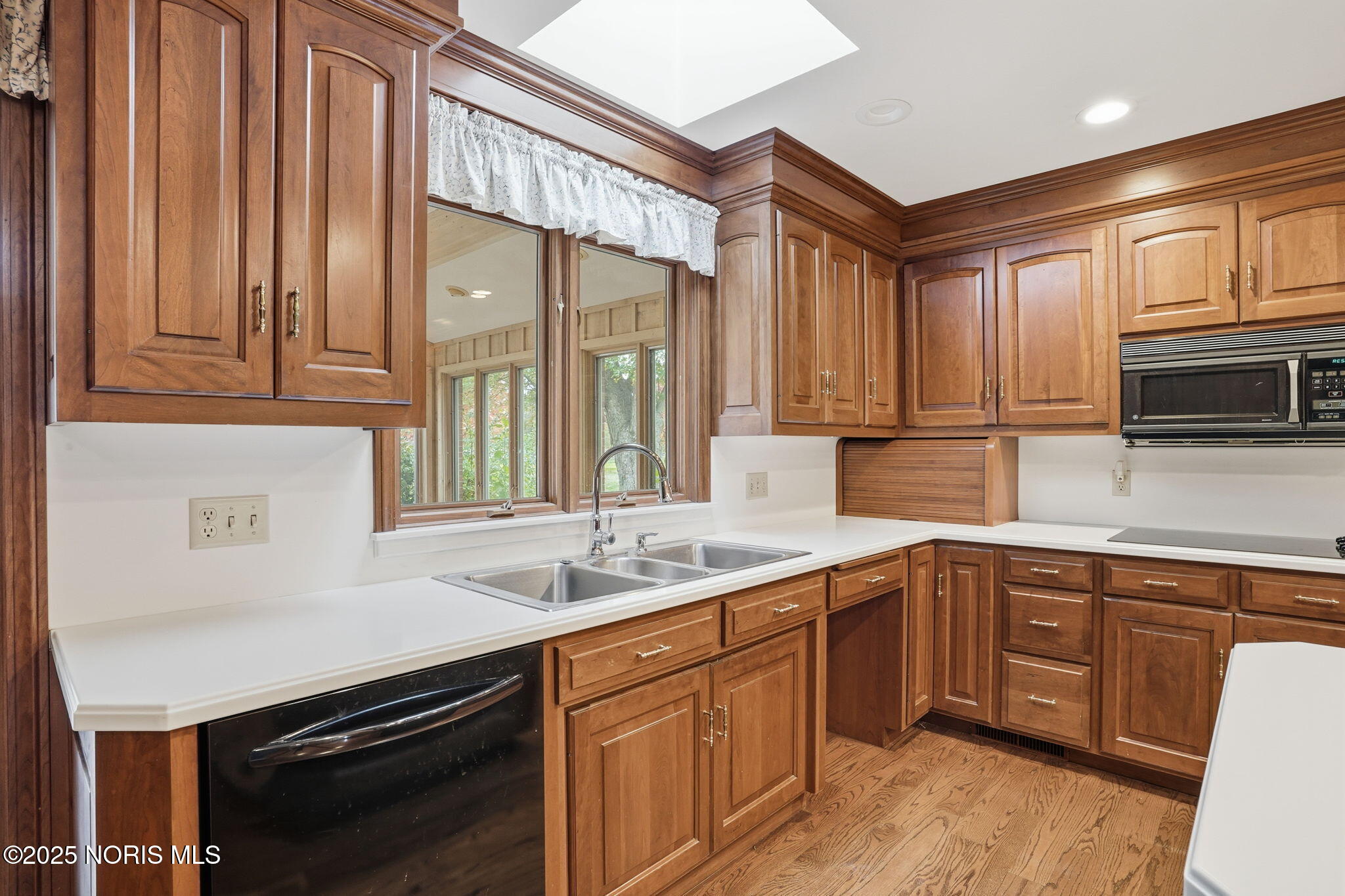 Findlay, Ohio 45840, United States, 5 Bedrooms Bedrooms, ,4 BathroomsBathrooms,Residential,Active,236562