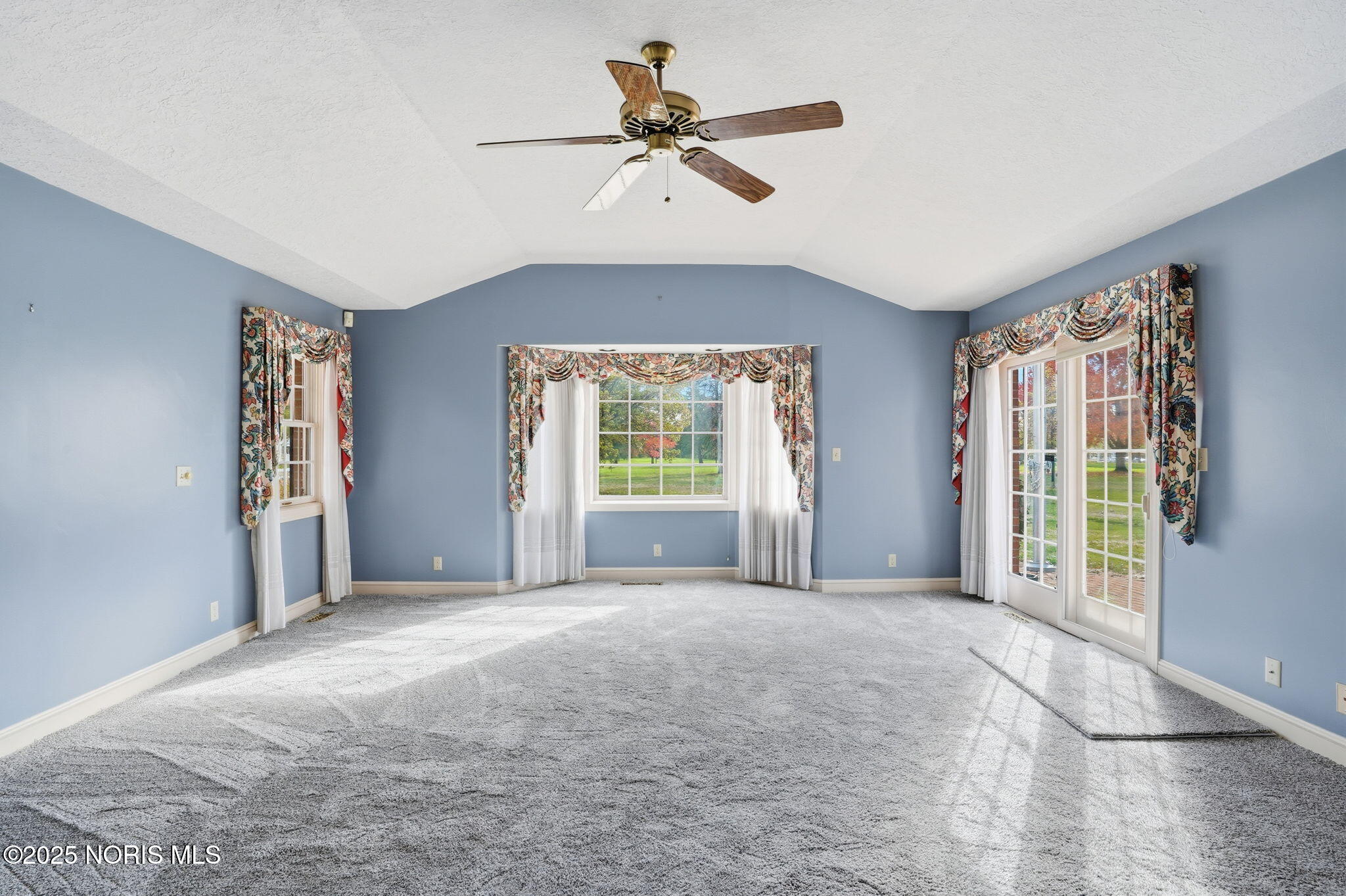 Findlay, Ohio 45840, United States, 5 Bedrooms Bedrooms, ,4 BathroomsBathrooms,Residential,Active,236562