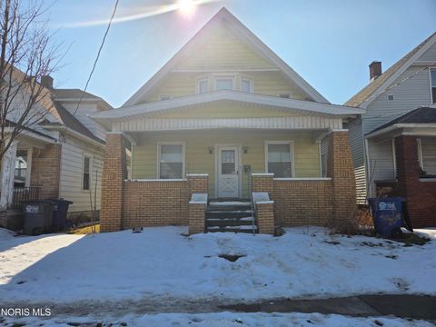 Photo of 232 E Oakland Street, Toledo, OH 43608 (MLS # 10004193)