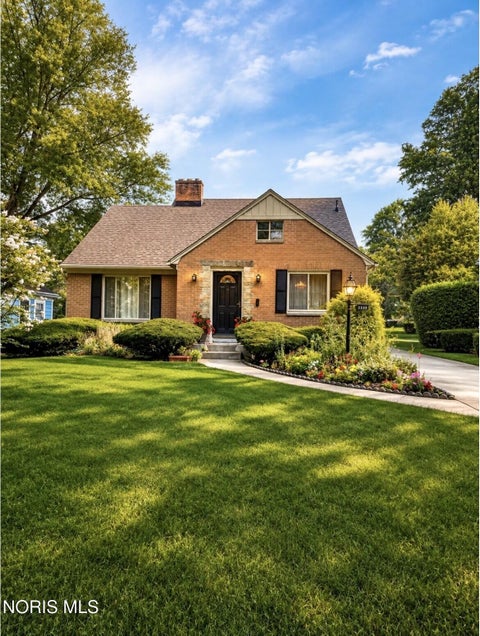 Photo of 2335 Pemberton Drive, Toledo, OH 43606 (MLS # 10013396)