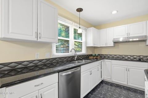 Tiny photo for 2716 Stoneleigh Drive, Toledo, OH 43617 (MLS # 10012381)