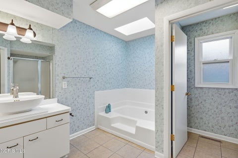 Tiny photo for 2716 Stoneleigh Drive, Toledo, OH 43617 (MLS # 10012381)