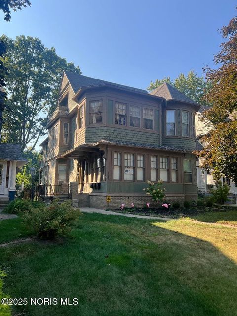 Photo of 2045 Robinwood Avenue, Toledo, OH 43620 (MLS # 10001576)