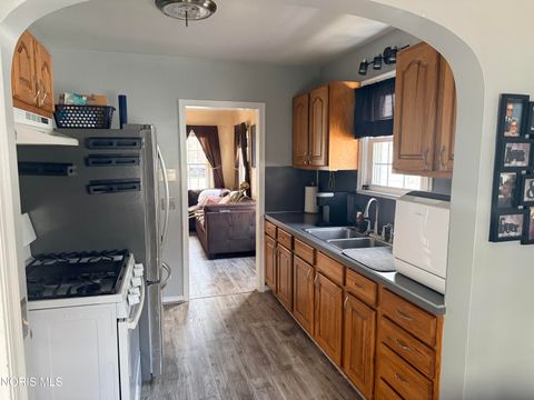 Tiny photo for 2551 Elsie Avenue, Toledo, OH 43613 (MLS # 10005945)