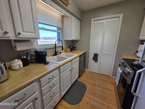 Tiny photo for 2916 Oakland Parkway, Lima, OH 45807 (MLS # 10008616)