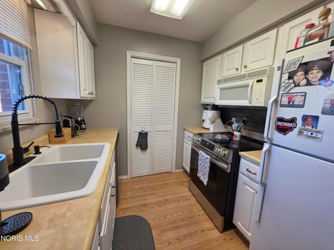 Tiny photo for 2916 Oakland Parkway, Lima, OH 45807 (MLS # 10008616)