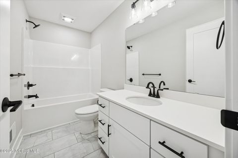 Tiny photo for 114 Kinloch Drive, Perrysburg, OH 43551 (MLS # 10000562)
