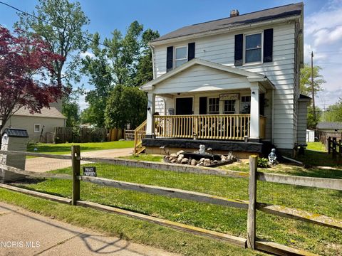 Photo of 5933 Acoma Drive, Toledo, OH 43623 (MLS # 10008096)