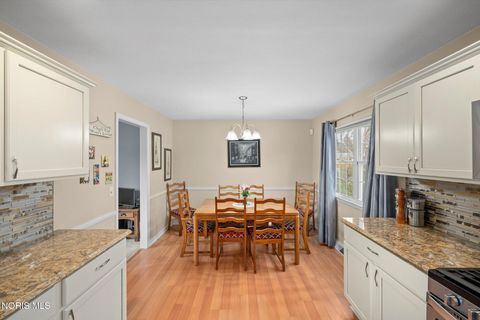 Tiny photo for 1913 Sunnylawn Drive, Toledo, OH 43614 (MLS # 10005915)