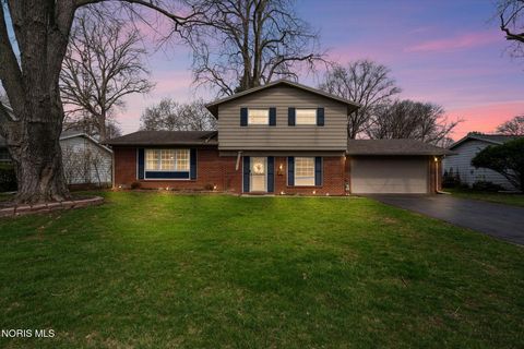 Photo of 1913 Sunnylawn Drive, Toledo, OH 43614 (MLS # 10005915)