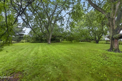 Tiny photo for 26696 Thompson Road, Perrysburg, OH 43551 (MLS # 10010170)