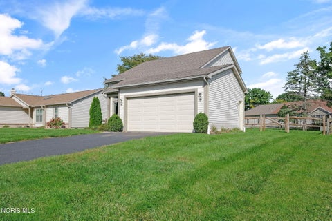 Tiny photo for 956 Jennison Drive, Rossford, OH 43460 (MLS # 10014576)