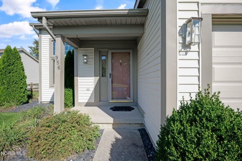 Tiny photo for 956 Jennison Drive, Rossford, OH 43460 (MLS # 10014576)