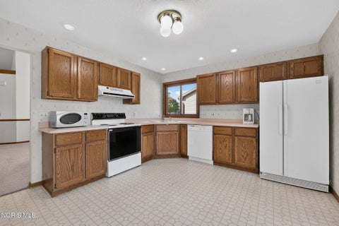 Tiny photo for 956 Jennison Drive, Rossford, OH 43460 (MLS # 10014576)