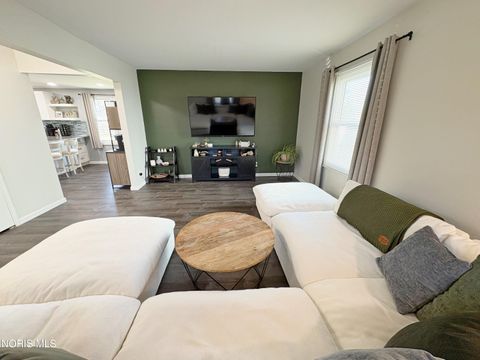 Tiny photo for 809 N Wintergarden Road, Bowling Green, OH 43402 (MLS # 10004924)